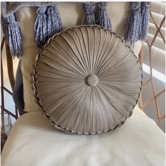 🪞 luxe silky round tufted decoration pillow in soft silver 15.5”
